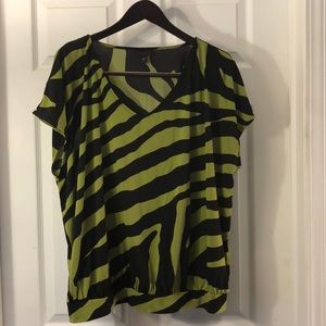 2X Worthington green animal print blouse